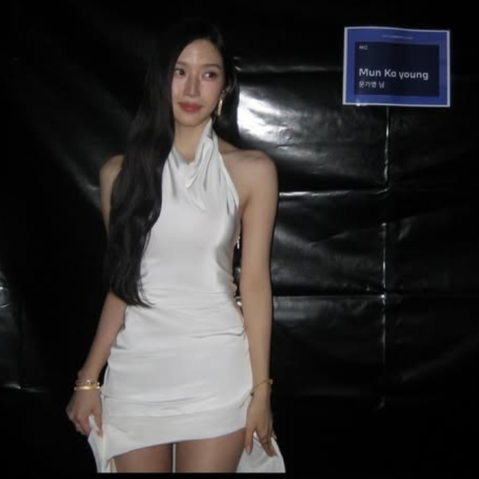 문가영 홀터넥 원피스