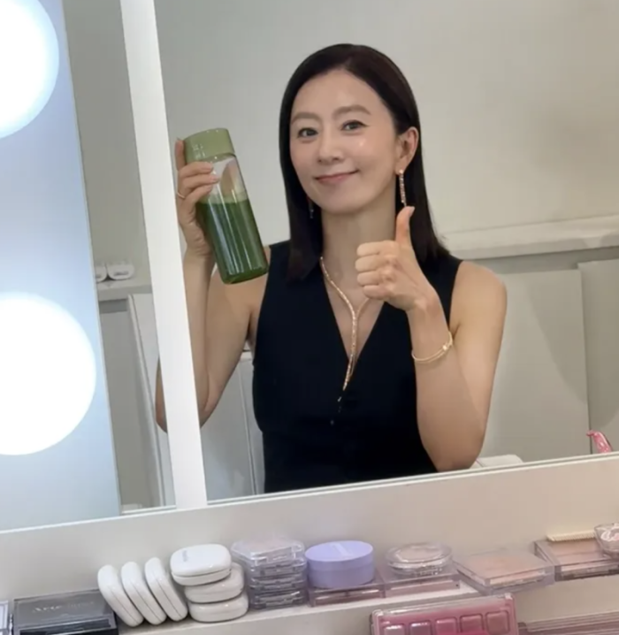 김희애 우아함의 대명사