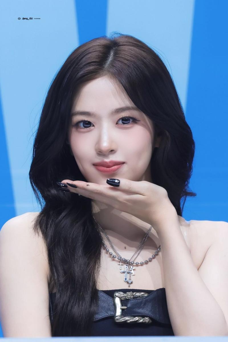 아이브 안유진