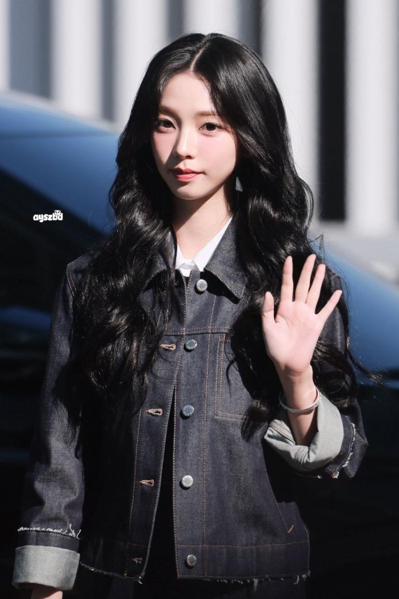 오늘자 밀라노로 출국하는 에스파 카리나