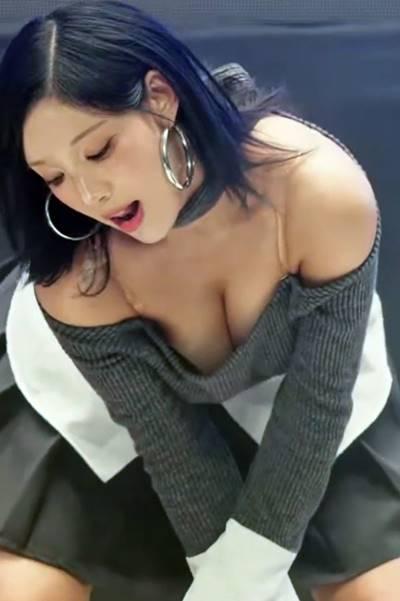 단발 오프솔더 숙인 가슴골 라잇썸 초원.mp4