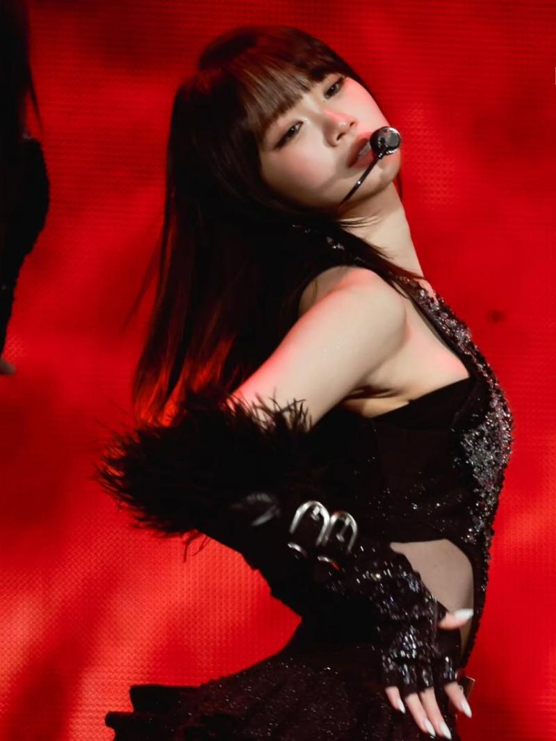 LE SSERAFIM (르세라핌) 김채원