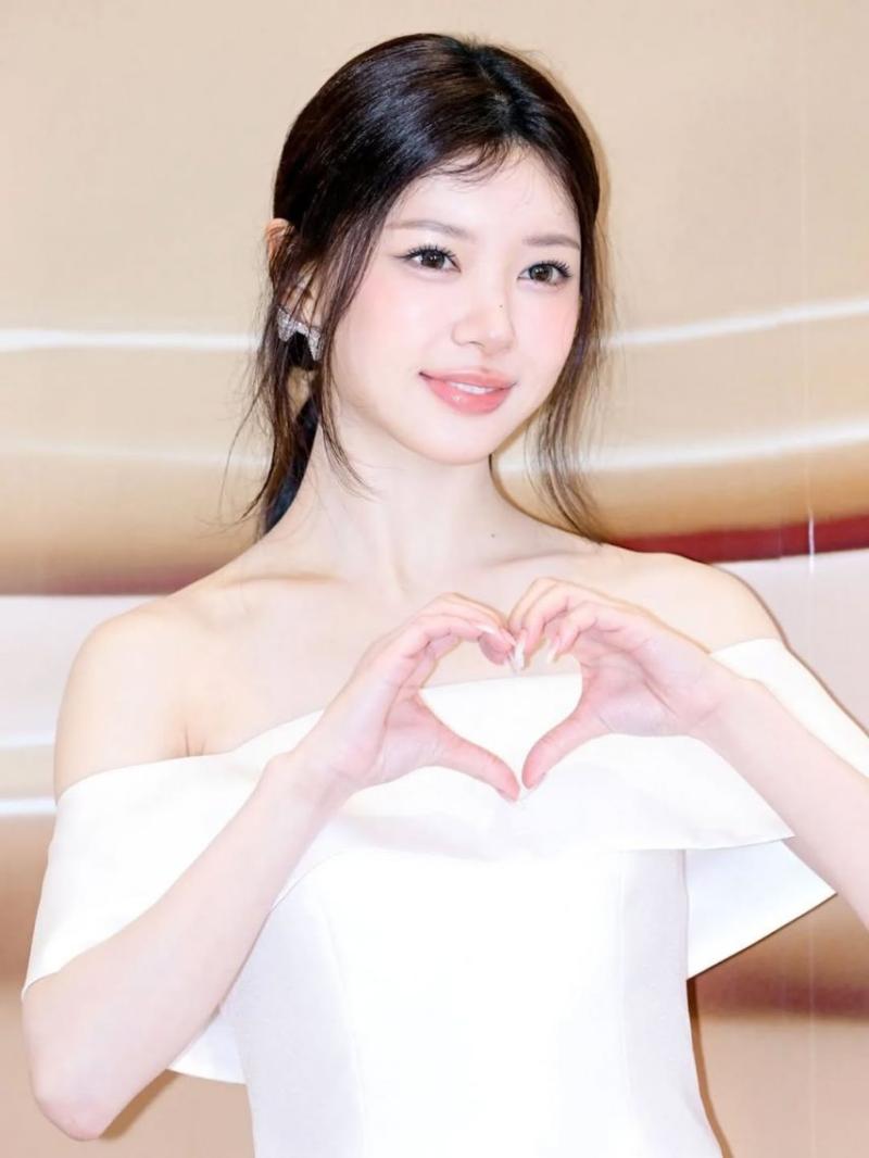 아일릿 (ILLIT) 모카