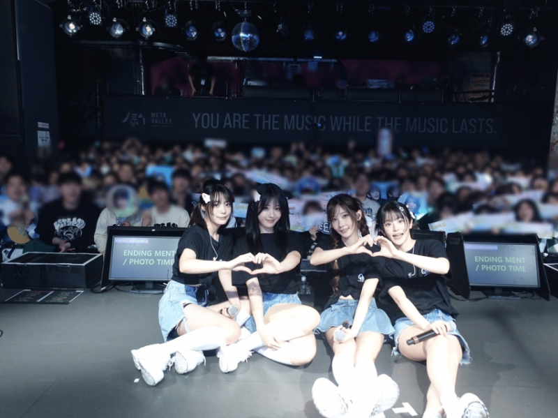슬슬 일본활동 시동거는 QWER