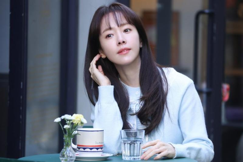 한지민 박성훈 미혼남녀의효율적만남 포스터촬영 비하인드