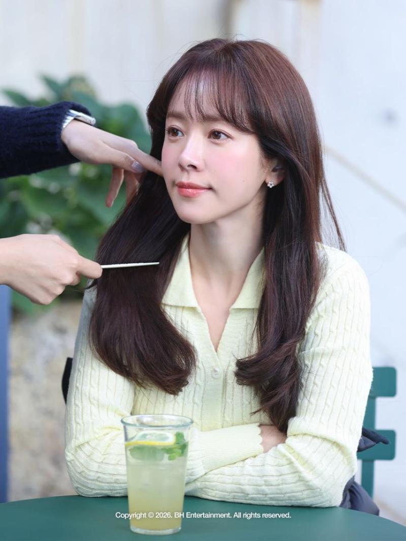 한지민 박성훈 미혼남녀의효율적만남 포스터촬영 비하인드
