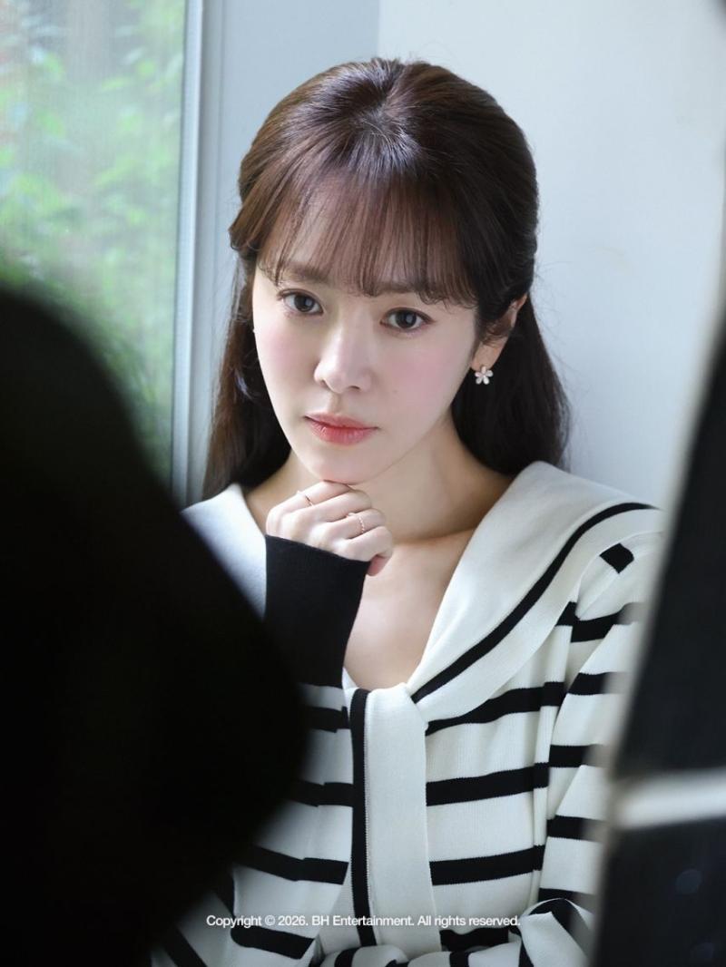 한지민 박성훈 미혼남녀의효율적만남 포스터촬영 비하인드