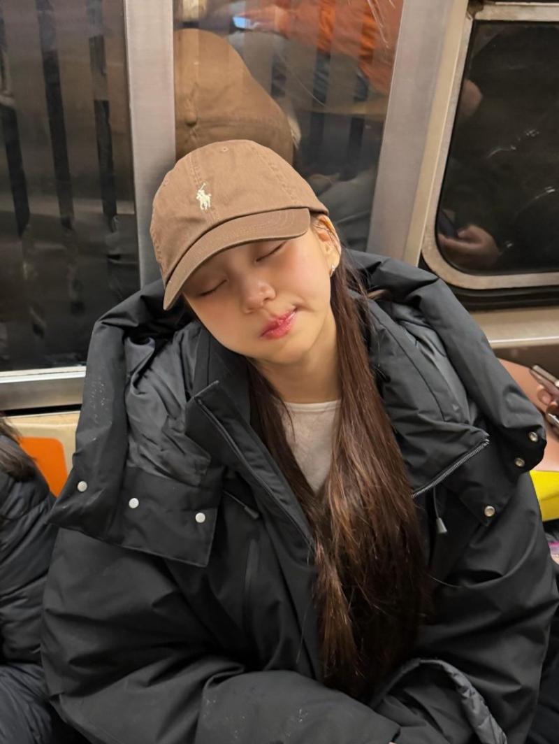 엄지 VIVIZ비비지 인별