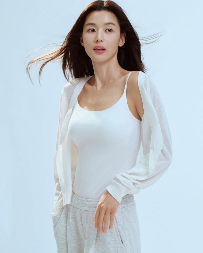 탑텐 2026 새로운 앰버서더 배우 전지현.JPG