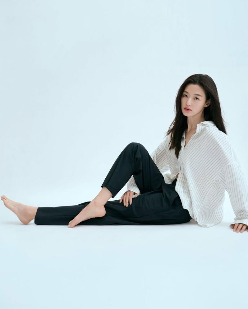 탑텐 2026 새로운 앰버서더 배우 전지현.JPG