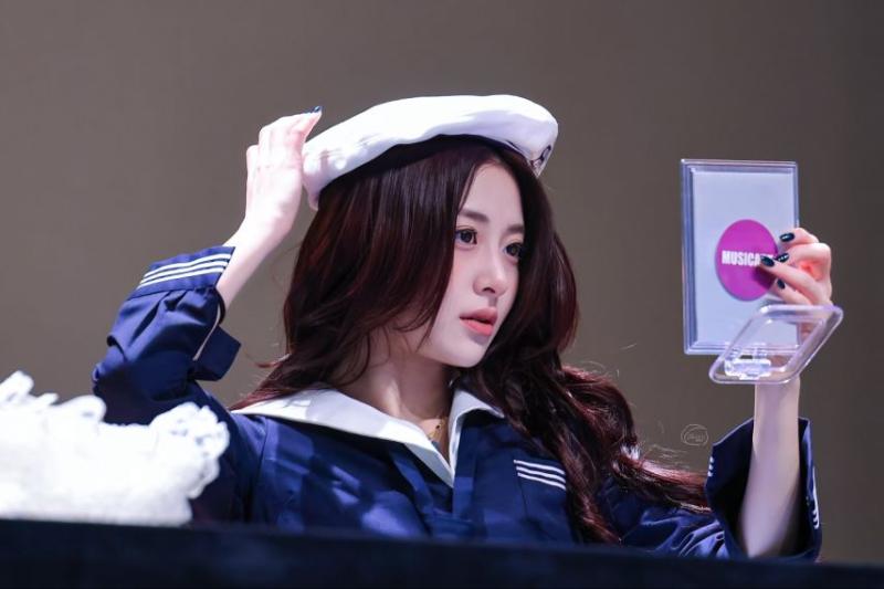 르세라핌 허윤진