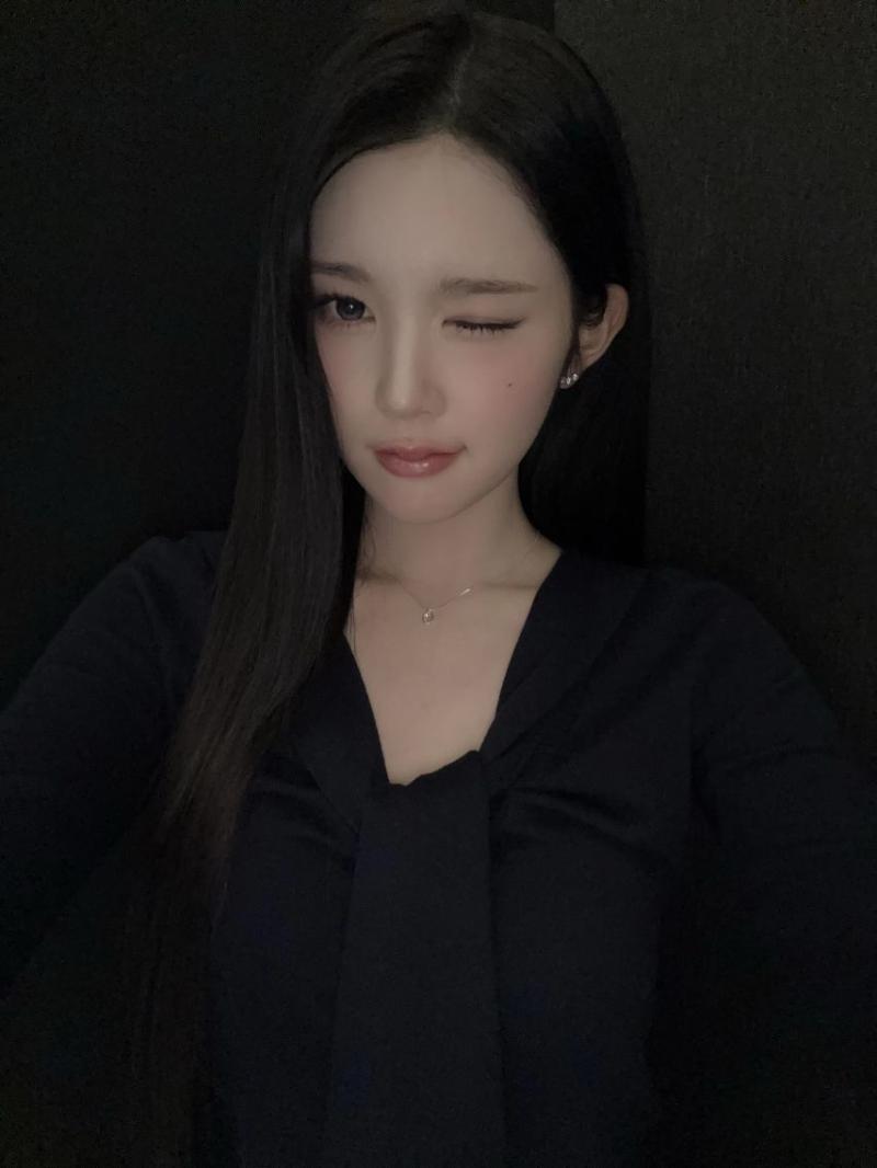 하츠투하츠 지우,  에이나