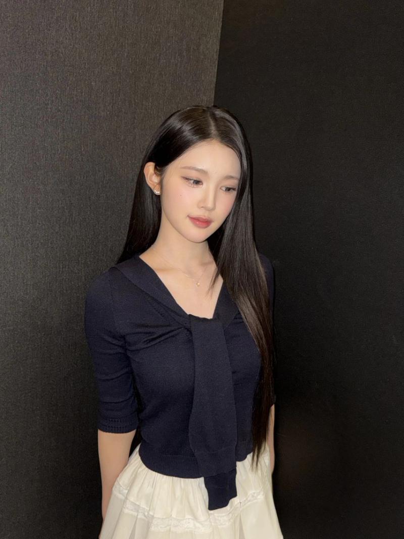 하츠투하츠 지우,  에이나