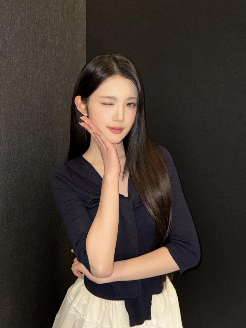 하츠투하츠 지우,  에이나