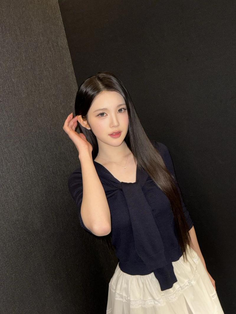 하츠투하츠 지우,  에이나