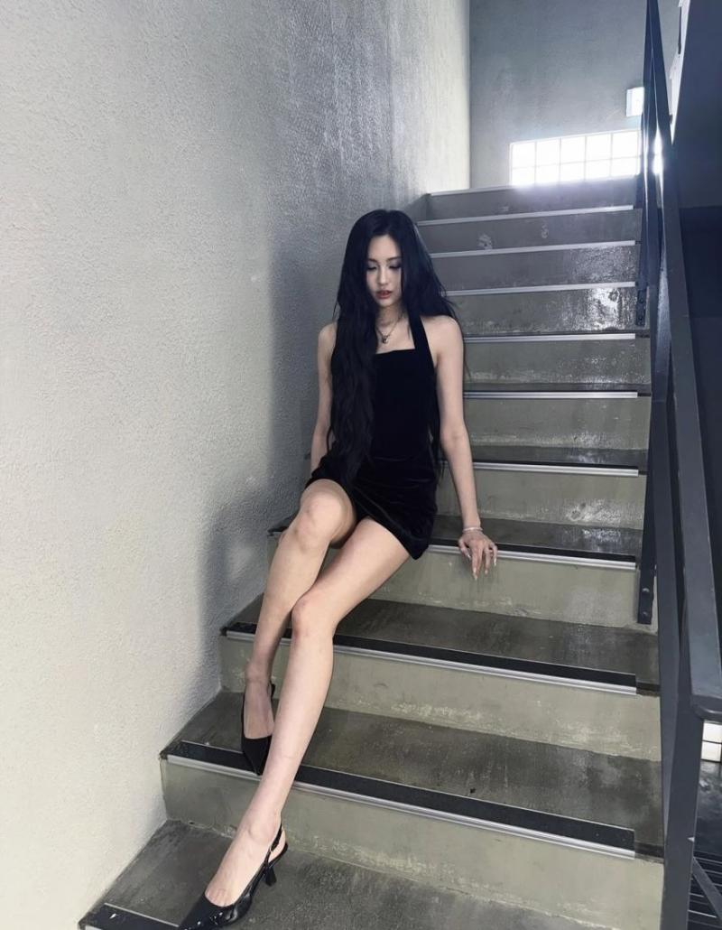EVERGLOW (에버글로우) 아샤