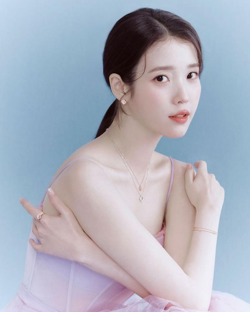 아이유 제이에스티나