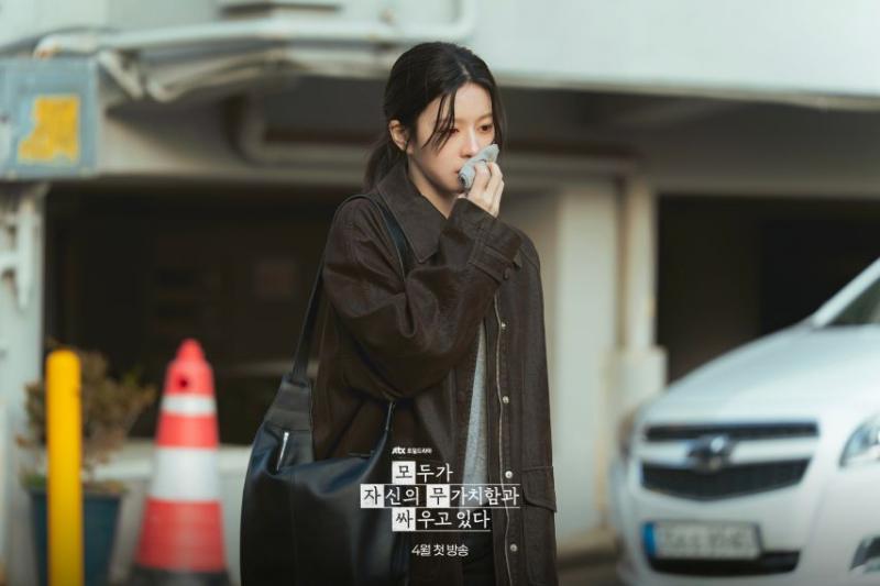 [고윤정] 모두가 자신의 무가치함과 싸우고 있다 변은아