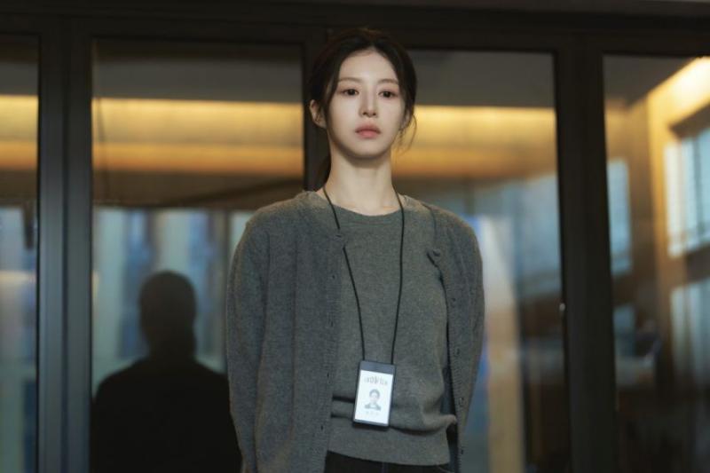 [고윤정] 모두가 자신의 무가치함과 싸우고 있다 변은아