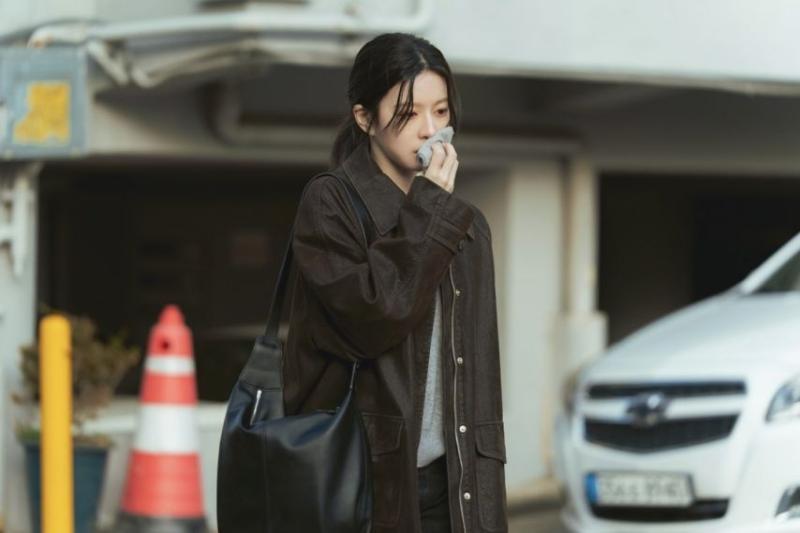 [고윤정] 모두가 자신의 무가치함과 싸우고 있다 변은아
