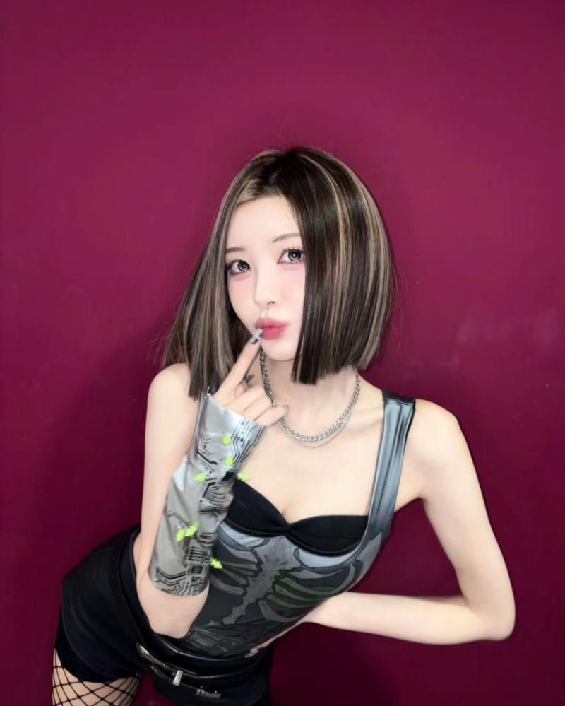 걸그룹 엑신(X:IN) 쇼음악중심 착장 모음.jpg