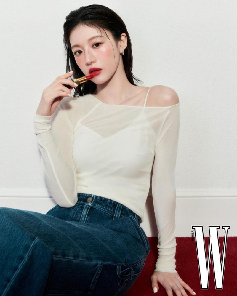 고윤정 샤넬쇼 파리/ WKorea