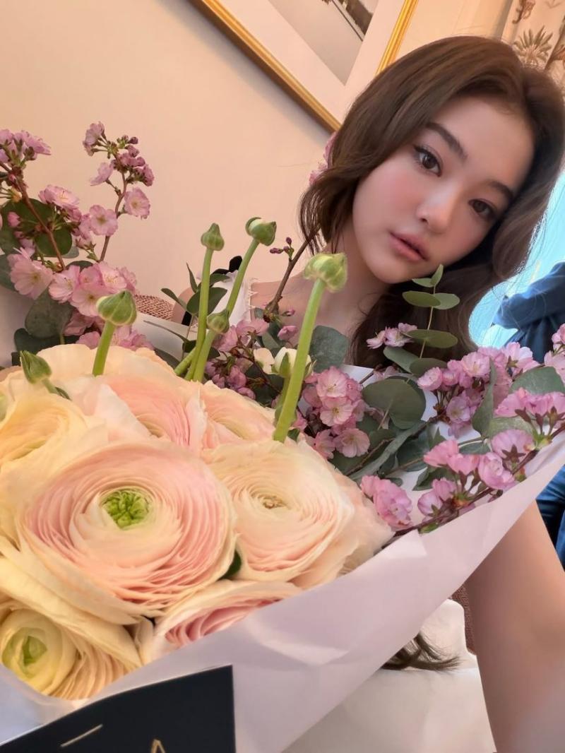 MEOVV (미야오) 엘라