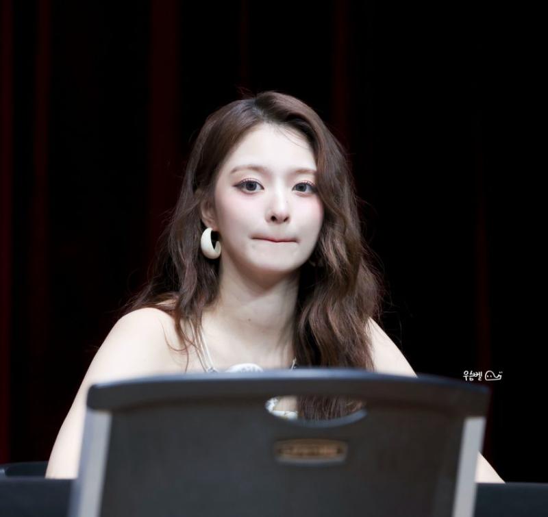 프로미스나인 이나경