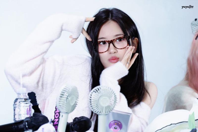 아이브 안유진