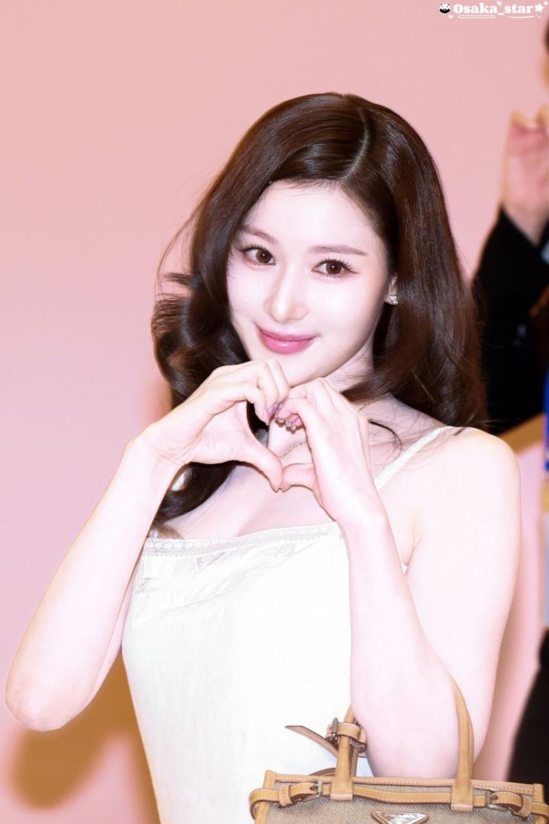트와이스 사나