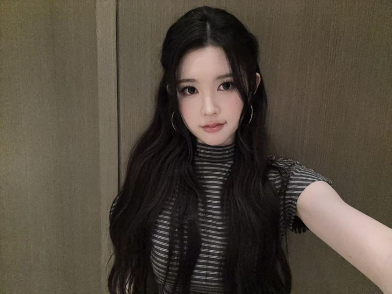 하츠투하츠 카르멘, 에이나
