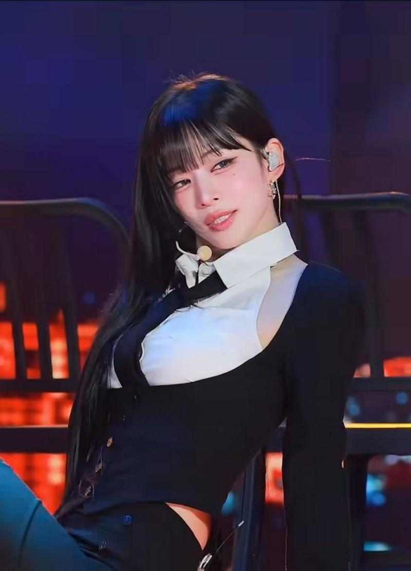 고부갈등상 프로미스나인 이채영 몸매.jpg