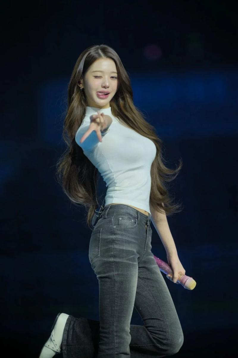 사운드 체크하는 아이브 장원영 흰티에 청바지 여친의 정석 비주얼 (스압)