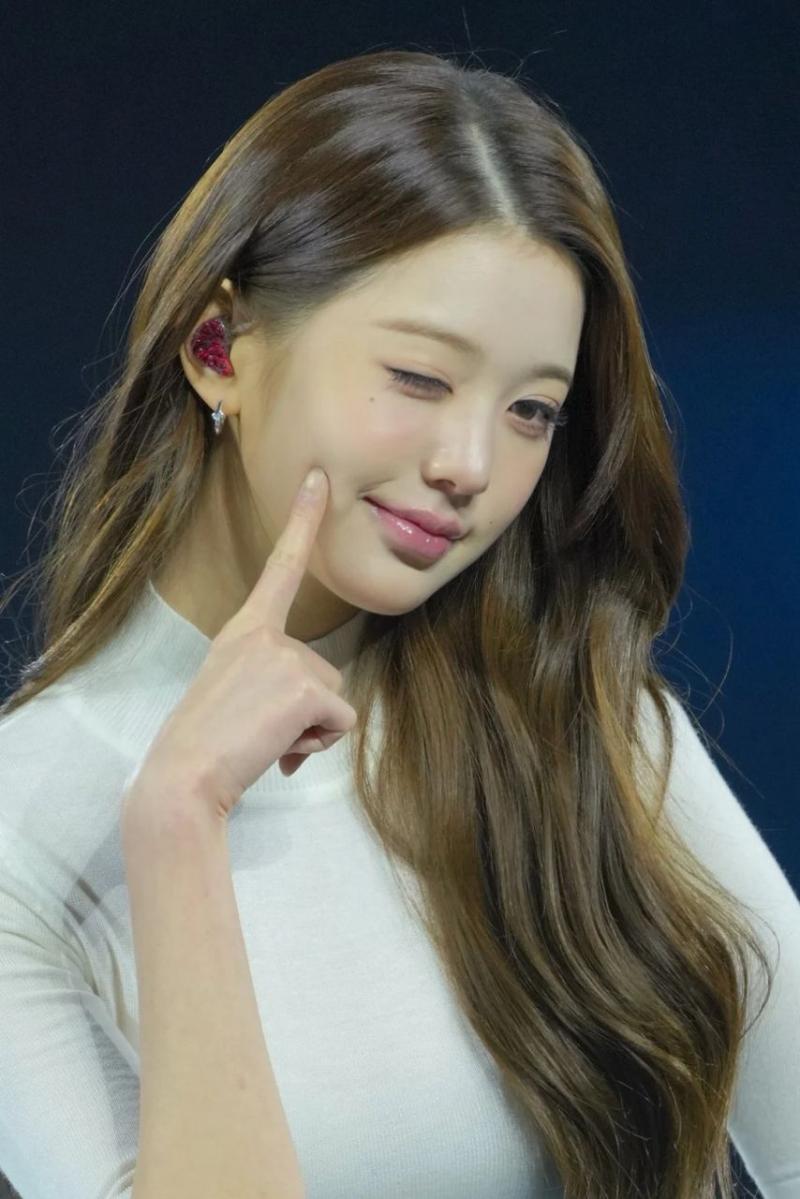 사운드 체크하는 아이브 장원영 흰티에 청바지 여친의 정석 비주얼 (스압)