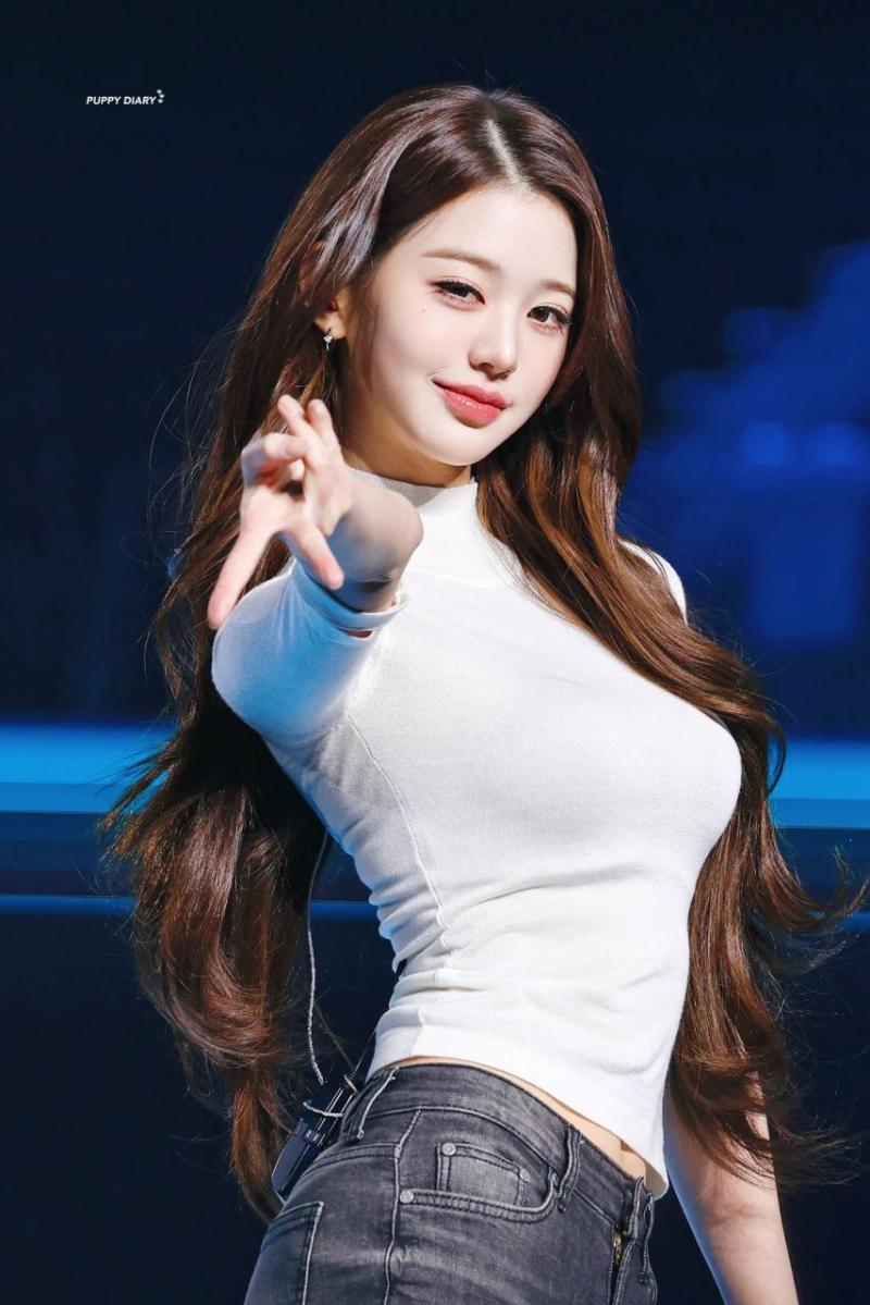 사운드 체크하는 아이브 장원영 흰티에 청바지 여친의 정석 비주얼 (스압)