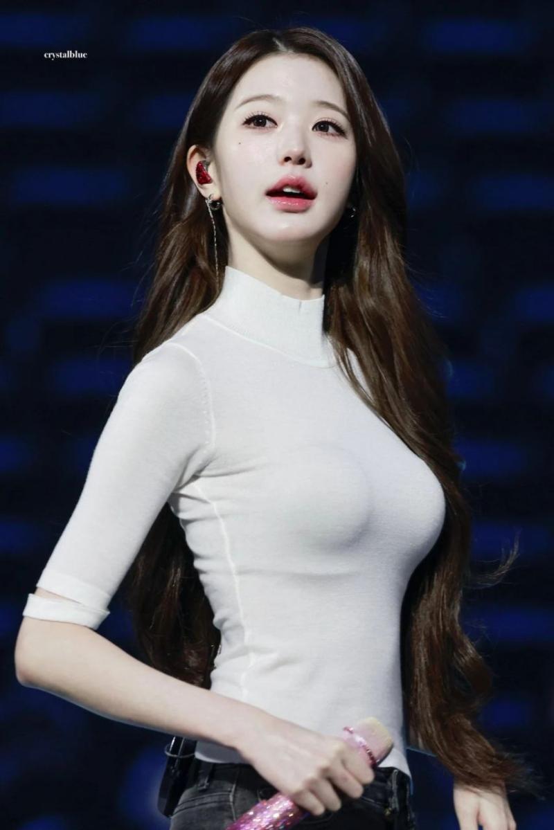 사운드 체크하는 아이브 장원영 흰티에 청바지 여친의 정석 비주얼 (스압)