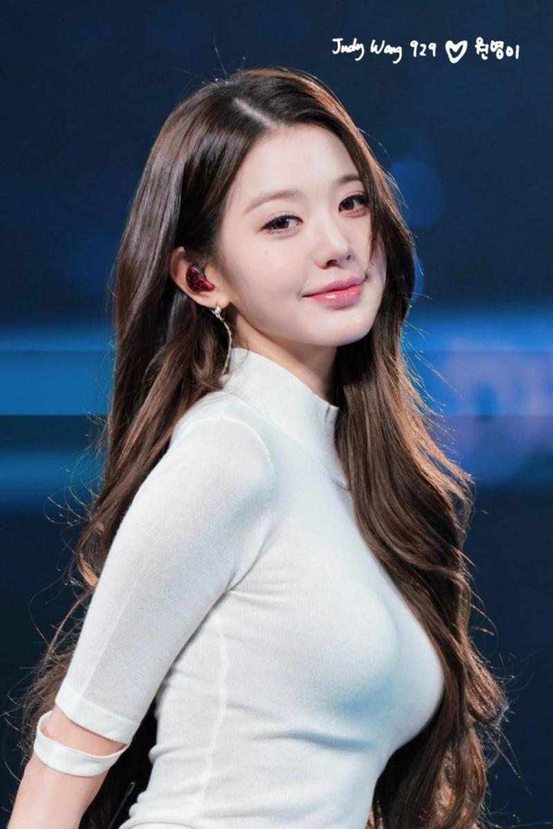 사운드 체크하는 아이브 장원영 흰티에 청바지 여친의 정석 비주얼 (스압)