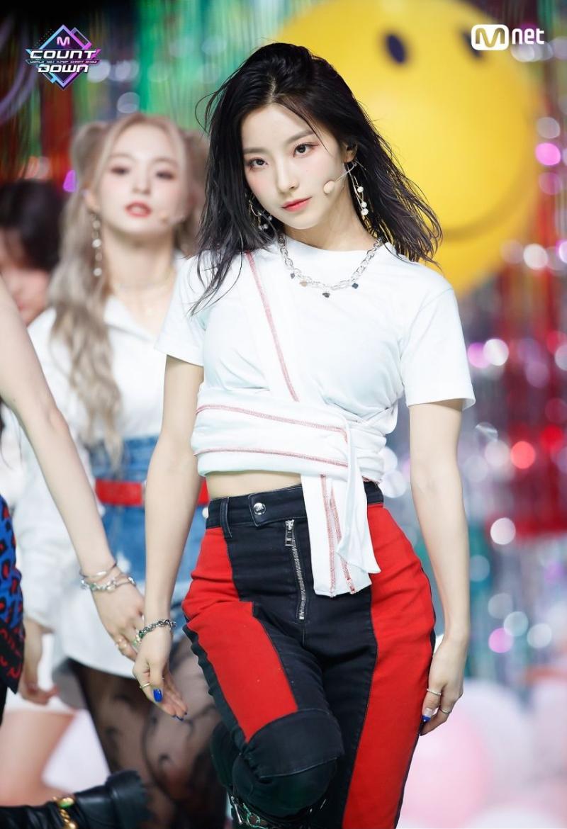 배우 이새롬