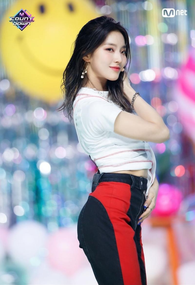 배우 이새롬