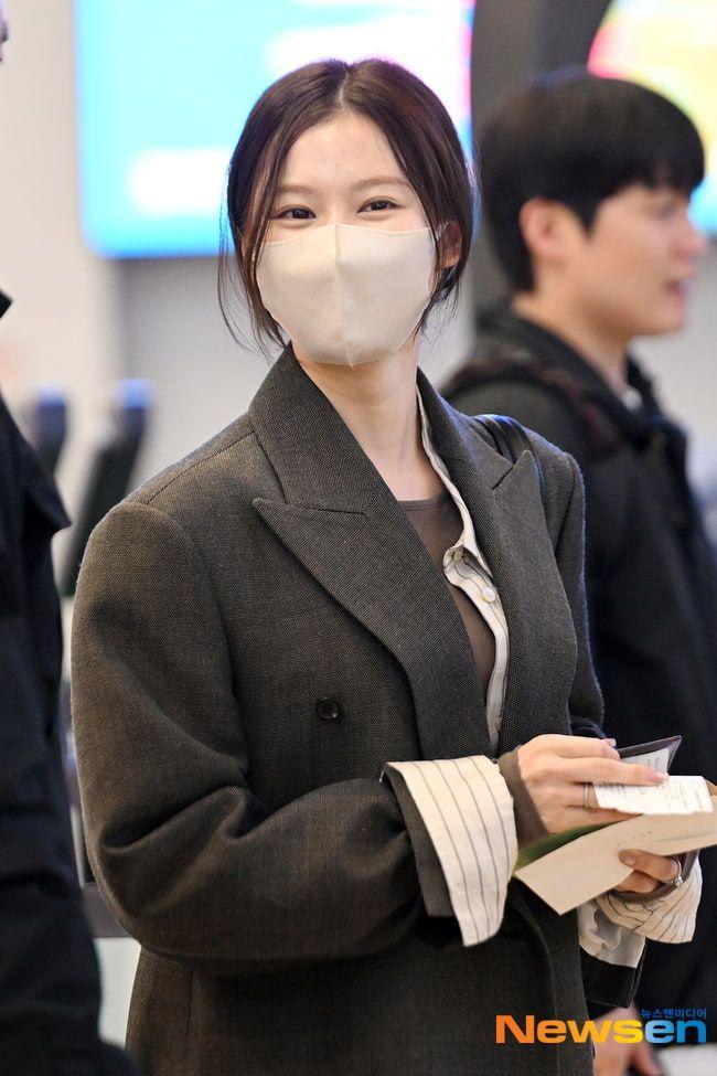 씨스루 공항패션 트와이스 사나