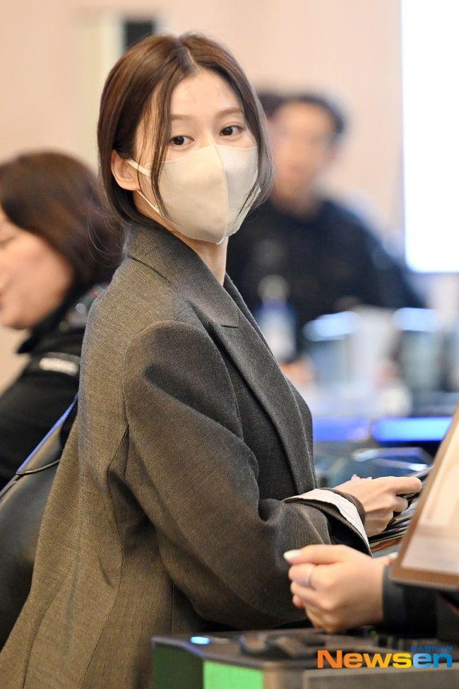 씨스루 공항패션 트와이스 사나