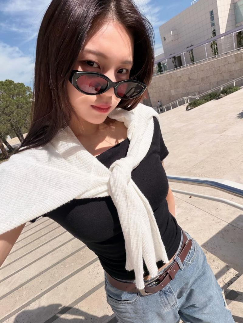 엄지 VIVIZ비비지 인별