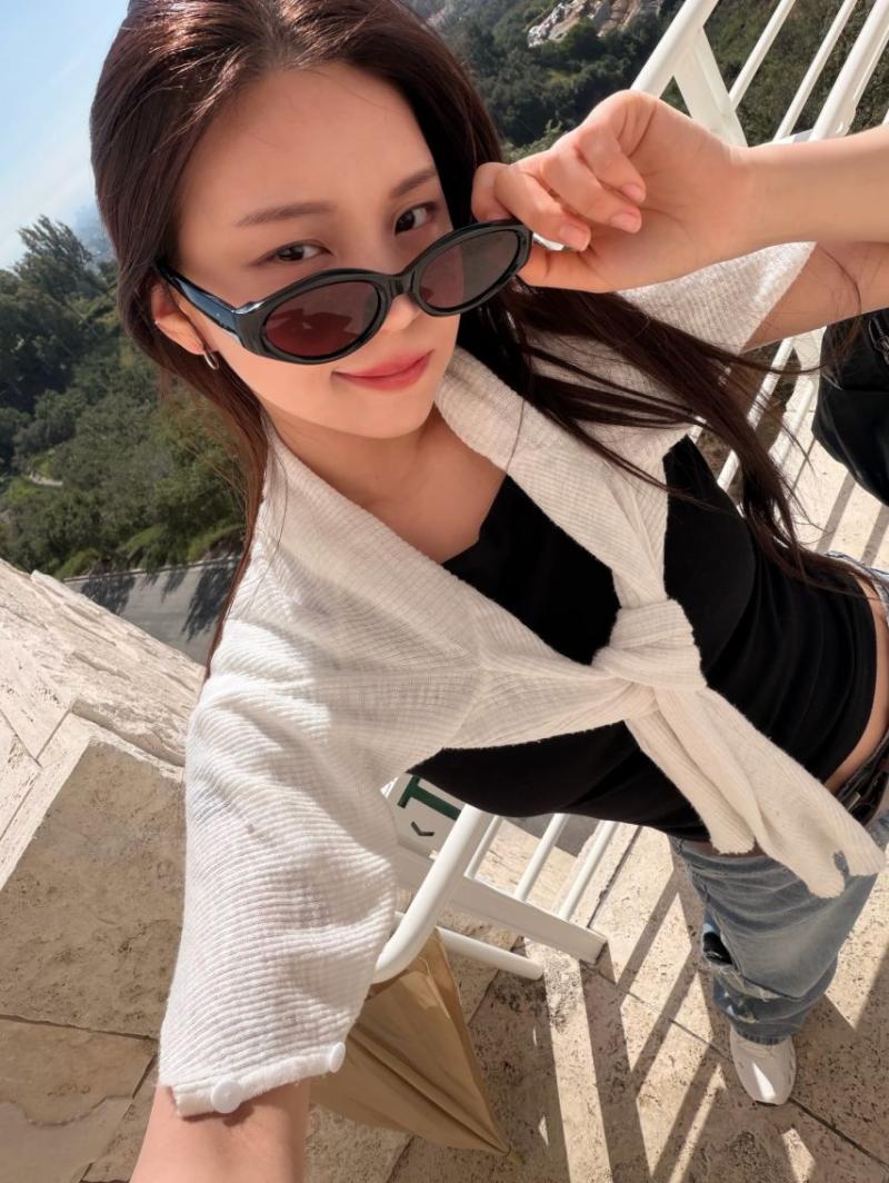 엄지 VIVIZ비비지 인별