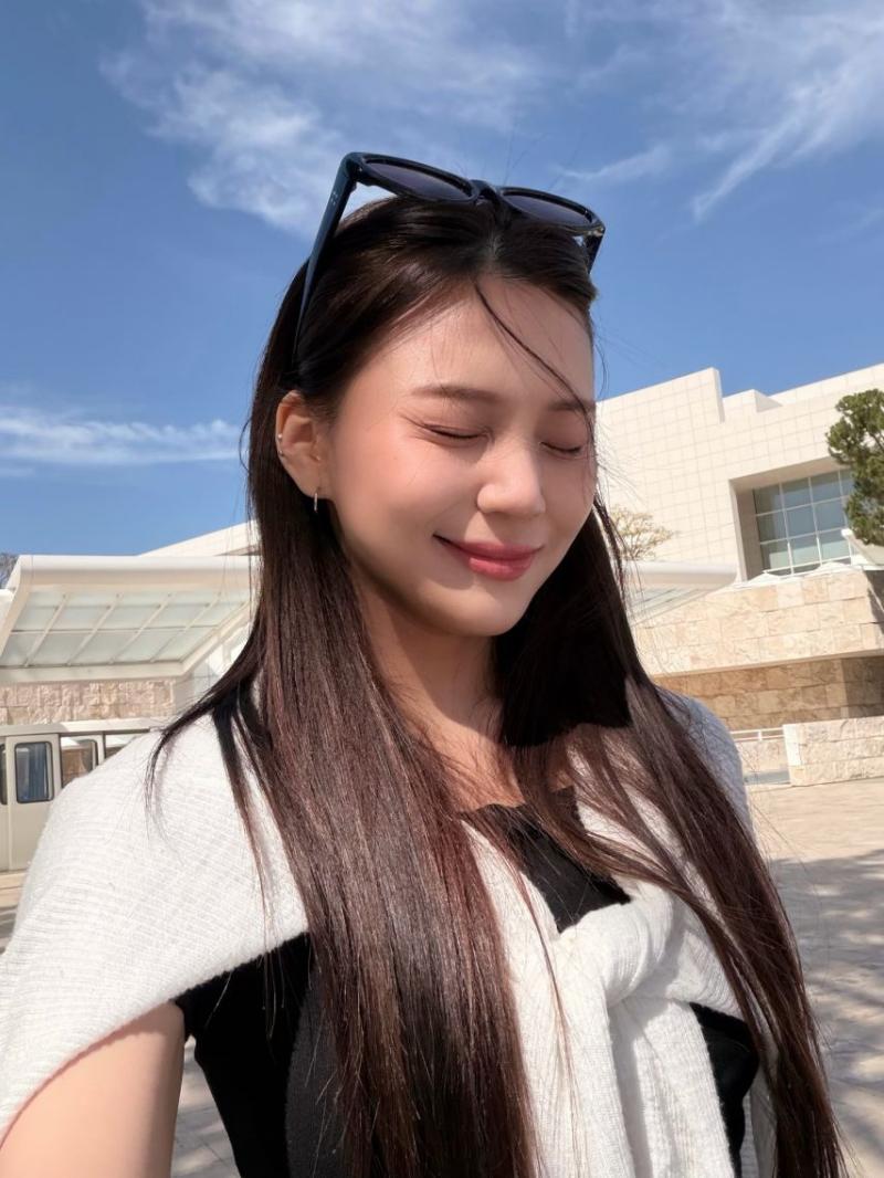 엄지 VIVIZ비비지 인별