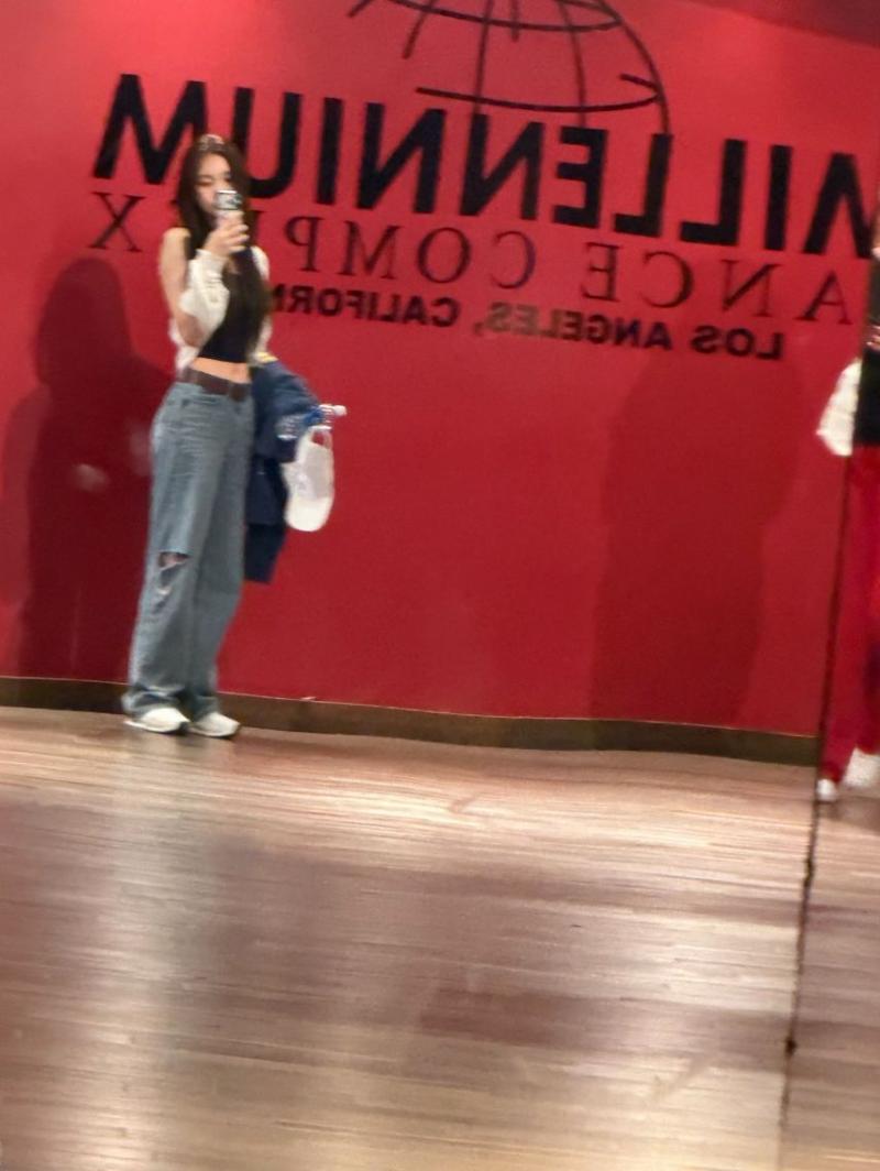 엄지 VIVIZ비비지 인별