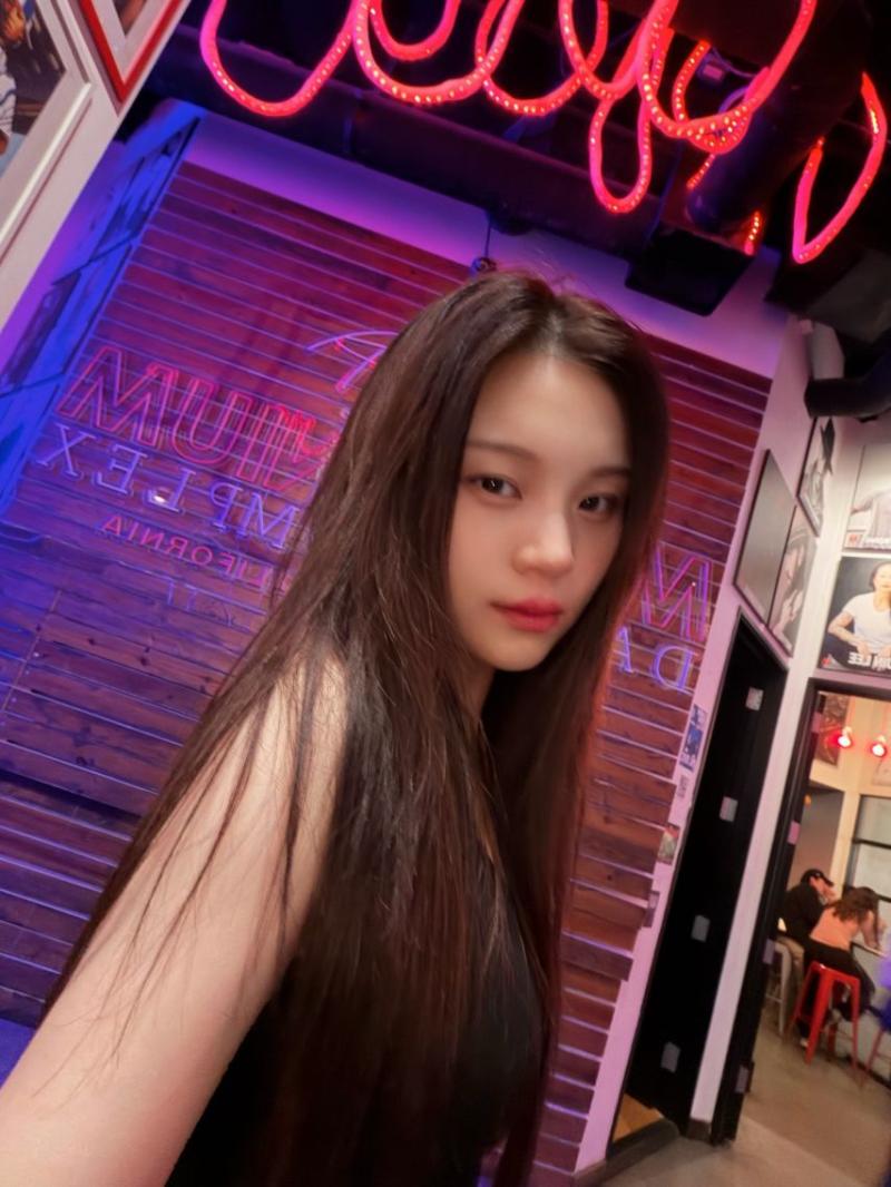 엄지 VIVIZ비비지 인별