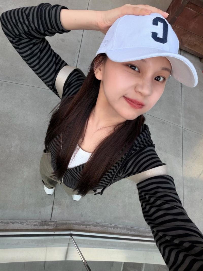 엄지 VIVIZ비비지 인별