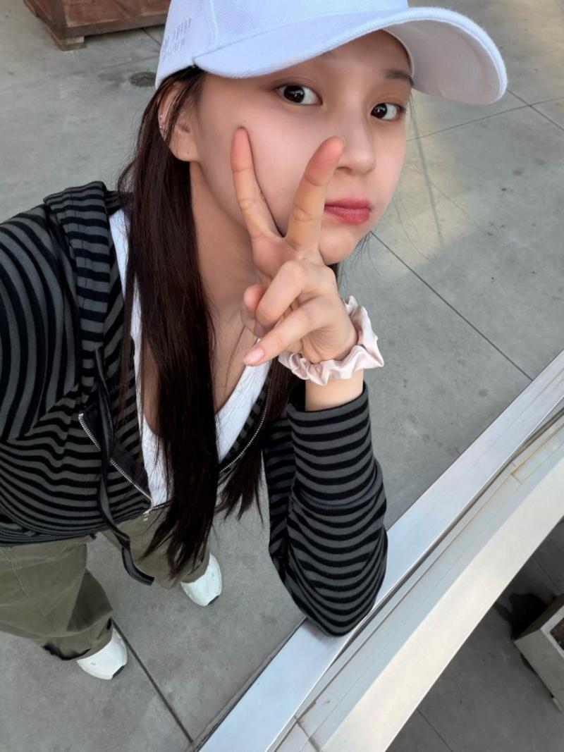 엄지 VIVIZ비비지 인별