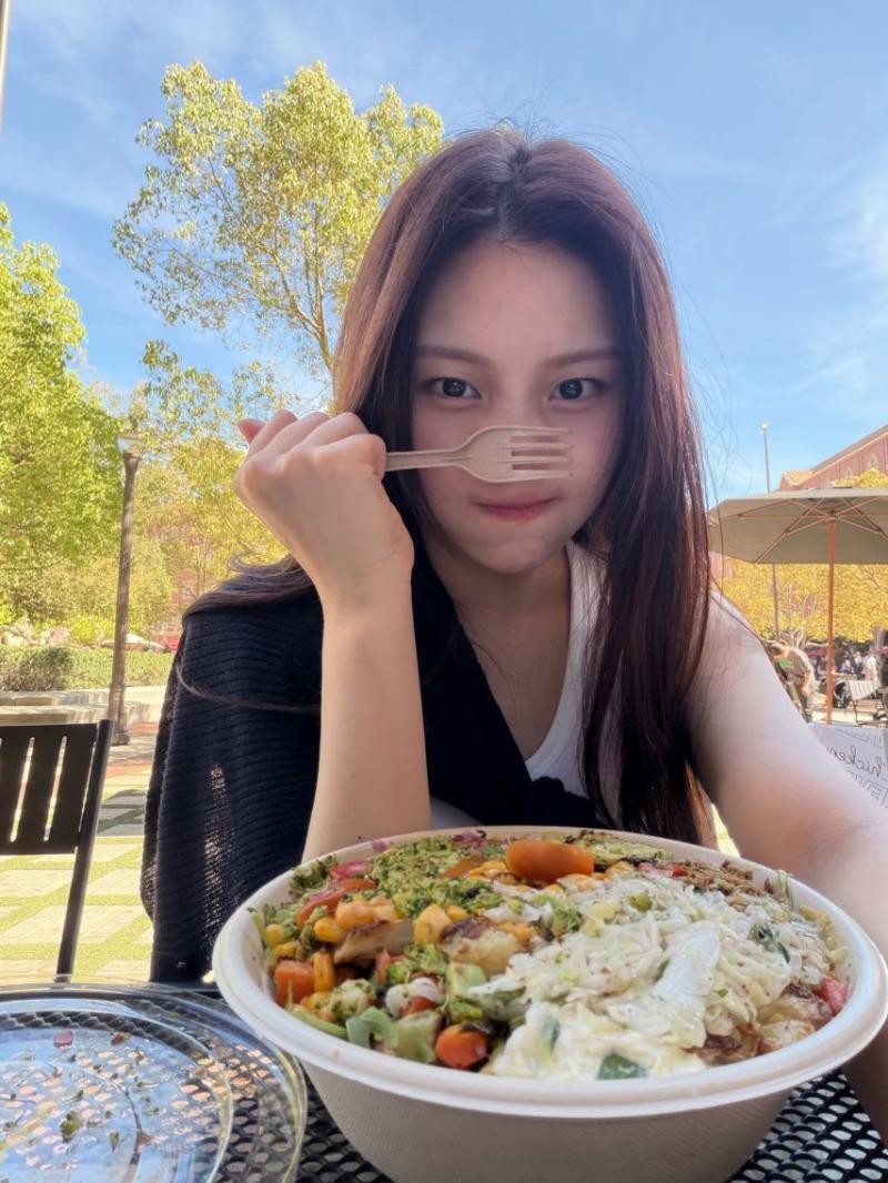엄지 VIVIZ비비지 인별