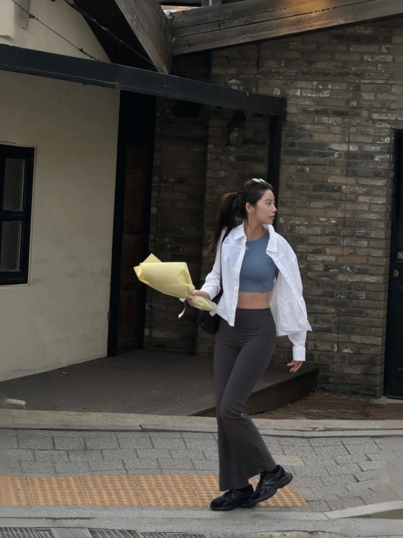 레깅스 차림으로 활보하는 기희현(인스타)